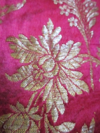 Fushia and gold brocaded satin silk Bindalli from Ottoman Empire late 19c early 20c. Usually used for ceremonial event . Beautiful brocaded fuchsia satin with gold thread and floral garlands, entirely piped  ...