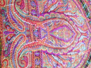 Indian twill kani weave Kashmir shawl 19c. Long indian cashmere shawl with nine colors for the Western fashion during the Second french Empire.Twill tapestry of an explosive flurry of bright and generous  ...