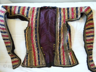 Ottoman man's jacket in very thin and early kashmir kani weave.Circa 1800/1850

Made in India for the Turkish market. Long sleeves fall back on the shoulders or back. This coat is fully trimmed  ...