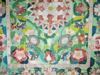 17 C Indo portuguese complete hanging/ bedspread from MACAO In perfect Condition... From my own collection... 235 cm X 197 cm WISH YOU A MERRY CHRISTMAS

More information on my website http://villa-rosemaine.com/en/bourse/pieces/macao-embroidered-hanging-or-bedspread-portuguese-export-17c  