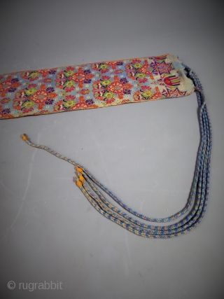 Superb Moroccan belt woven silk and brocade loom from the late nineteenth century. Bouquet staggered stylized flowers, green, red, orange, violet, sky blue, black and white on a blue lapis. Weaving and  ...