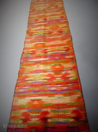 Superb Moroccan belt woven silk and brocade loom from the late nineteenth century. Bouquet staggered stylized flowers, green, red, orange, violet, sky blue, black and white on a blue lapis. Weaving and  ...