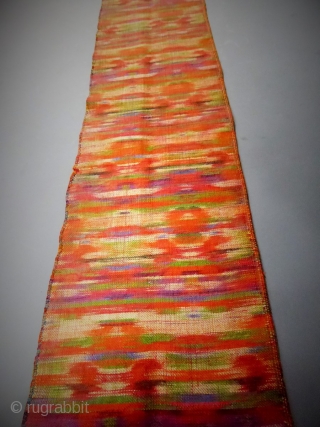 Superb Moroccan belt woven silk and brocade loom from the late nineteenth century. Bouquet staggered stylized flowers, green, red, orange, violet, sky blue, black and white on a blue lapis. Weaving and  ...