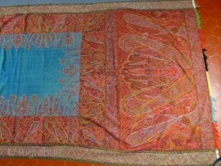 Indian Kani long blue reserve shawl with repairs and very little moth holes... very thin kani weave... wonderfull rich design... strong ans vibrant colors... last picture is the most damage part...Measures are  ...