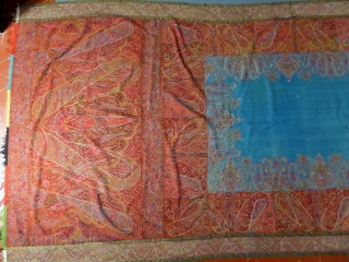 Indian Kani long blue reserve shawl with repairs and very little moth holes... very thin kani weave... wonderfull rich design... strong ans vibrant colors... last picture is the most damage part...Measures are  ...