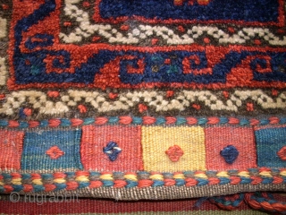 Nice and old baluch bag. Size: 28 x 31 cm. Natural colors. Full pile.                   