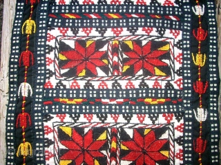 Old Usbek fine embroidery. Size: 24 x 48 cm. Very good condition. Nice colors.                   