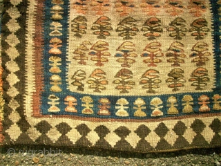 Interesting Shah Sawan bag. Size: 67 x 69 cm. Good condition. Kilim work.                    