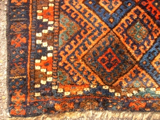 Old kurdish piece. Size: 90 x 65 cm. A wonderful wool and great colors. Very fine knotting. Good condition.              