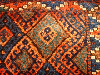 Old kurdish piece. Size: 90 x 65 cm. A wonderful wool and great colors. Very fine knotting. Good condition.              