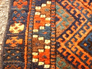 Old kurdish piece. Size: 90 x 65 cm. A wonderful wool and great colors. Very fine knotting. Good condition.              