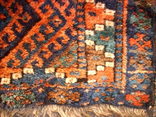 Old kurdish piece. Size: 90 x 65 cm. A wonderful wool and great colors. Very fine knotting. Good condition.              