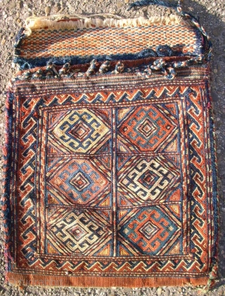 Pair of very old kurdish Quchan sumakh bags. Size: 42 x 43 cm and 45 x 43 cm. Used.              