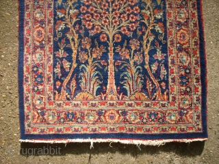 Vine Flower Rug!Interesting small special  old persian Keshan. Size: 89 x 63 cm. In the middle some low pile. Very fine knotting and perfect colors.       