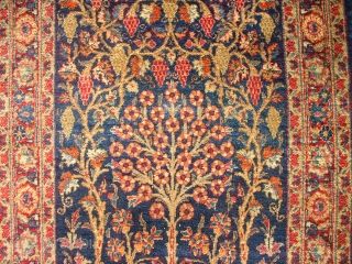 Vine Flower Rug!Interesting small special  old persian Keshan. Size: 89 x 63 cm. In the middle some low pile. Very fine knotting and perfect colors.       