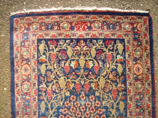 Vine Flower Rug!Interesting small special  old persian Keshan. Size: 89 x 63 cm. In the middle some low pile. Very fine knotting and perfect colors.       