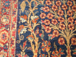 Vine Flower Rug!Interesting small special  old persian Keshan. Size: 89 x 63 cm. In the middle some low pile. Very fine knotting and perfect colors.       