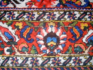 Wonderful old Bachtiari. Size: 132 x 206 cm. Very fine knotting.                      