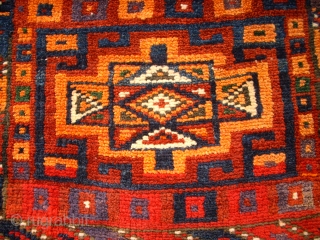 Old Luri Khordjin. Size: 48 x 88 cm. Very good condition. Best wool. Great colors.                  