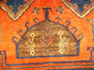 Very old and special kurdish rug. Koliai. Size: 143 x 237 cm. Good condition. All natural colors. Wool on wool.             