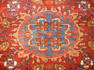 Very old persian Tafresh! Size: 139 x 194 cm. Finest knotting. Excellent wool.                    