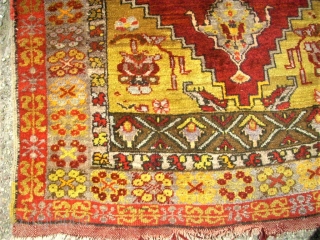 Very old anatol rug. Size: 129 x 180 cm. Some low pile.                     