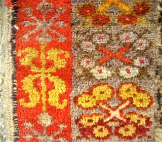 Very old anatol rug. Size: 129 x 180 cm. Some low pile.                     