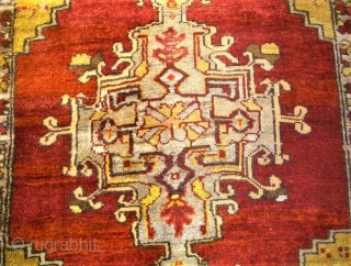 Very old anatol rug. Size: 129 x 180 cm. Some low pile.                     