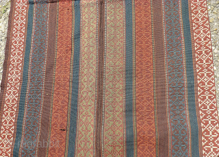 Nice Flatwave. Size: 73 x 285 cm. Very fine work.