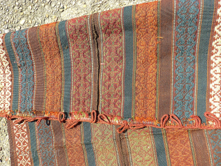 Nice Flatwave. Size: 73 x 285 cm. Very fine work.