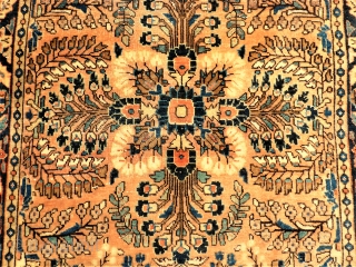 Antique persian Sarough. Size: 73 x 150 cm.                         