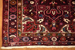 Perfect small Heriz rug. Size: 107 x 137 cm. Very good condition.                     