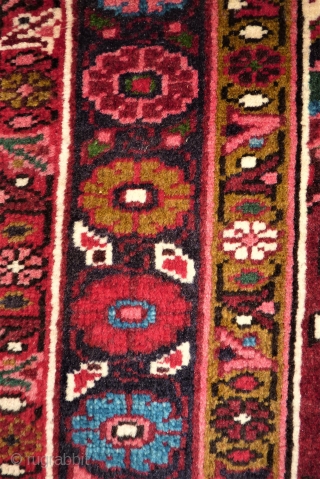 Perfect small Heriz rug. Size: 107 x 137 cm. Very good condition.                     