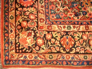 Wonderful persian Sarough. Size: 245 X 293 cm. Good condition. Great Colors. Very fine knotting.                  