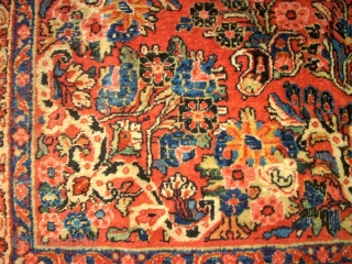 Wonderful persian Sarough. Size: 245 X 293 cm. Good condition. Great Colors. Very fine knotting.                  