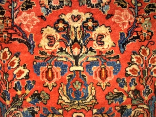 Wonderful persian Sarough. Size: 245 X 293 cm. Good condition. Great Colors. Very fine knotting.                  