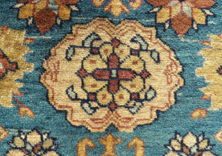 nice caucasian rug. Size: 119 x 140 cm. Please ask:
ingo.kretschmer@gmx.de