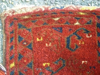 Old nice saddle from Afghanistan. Size: 63 x 60 cm. Good condition. Wonderful shiny wool.                  