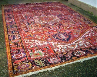 Old persian Heriz. Size: 243 x 353 cm. Good conditon.                       