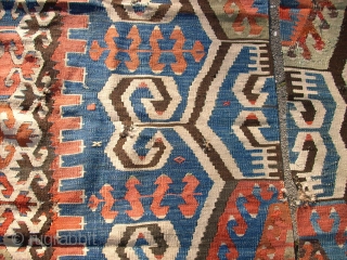 Antique anatolien Kelim! Size: 209 x 155 cm (Both). Used. Holes and repairs. 
I think it was used as a curtain.            