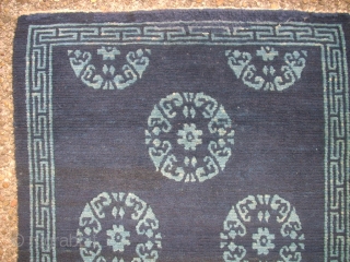 Very old Chinese or Tibetan small rug. Size: 58 x 76 cm. Very good condition. Perfect wool.                