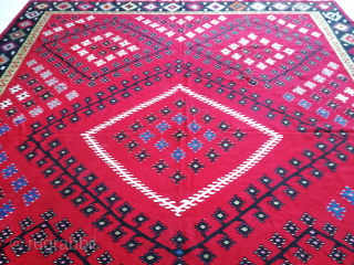 
Huge Pirot sarkoy kilim in good condition, dimensions 4 x 3.5m,  with interesting borders.
Ask for the price               