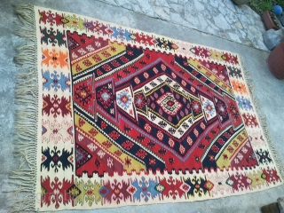 Sarkoy Pirot kilim, over 100 years old.
With natural colors, measuring about 2x1,5m.
There are several minor damage, however, in good condition, very thin ...

Ask for price        