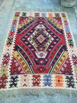 Sarkoy Pirot kilim, over 100 years old.
With natural colors, measuring about 2x1,5m.
There are several minor damage, however, in good condition, very thin ...

Ask for price        