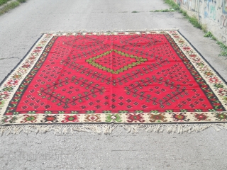 Sarkoy Pirot kilim, measuring about 350 x 300cm, in very good condition.

                     