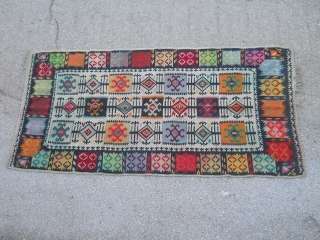 Old Sarkoy Anatolian kilim.
Measuring about 200 to 110 cm.
Very good price.
                      