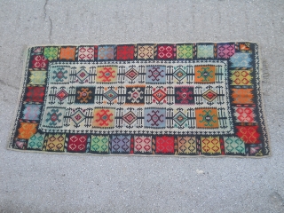 Old Sarkoy Anatolian kilim.
Measuring about 200 to 110 cm.
Very good price.
                      