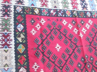 Pirot  Sarkoy kilim.
Measuring about 3 x 2m, aged 57 years.
Pattern Venac
In very good condition.



ask for it                