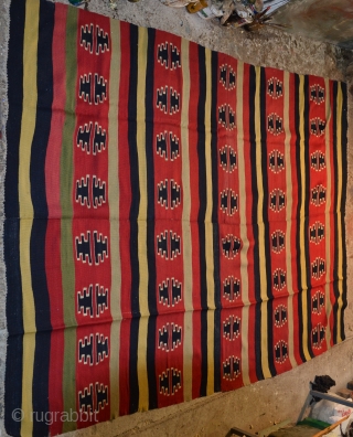 Antique Bulgarian kilim
300 x 200 cm
natural colors                          