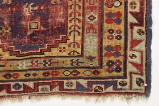 wonderful antidiluvian makri rug. size 3'3" x 4'9"                         